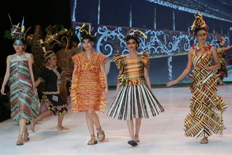 Indonesia Fashion Week 2019: En Bländande Hyllning tillIndonesisk Textiltradition och Framtidsvisioner för Modeindustrin