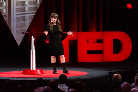 Den gyllene talarstolen: En analys av Zeynep Tufekcis TED Talk om den digitala revolutionens baksida